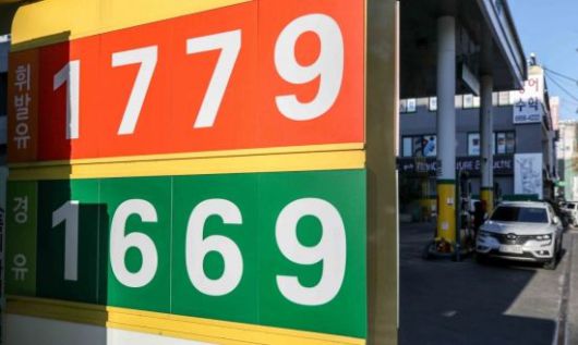 지난 2월 서울 마포구 한 주유소에서 휘발유를 리터당 1779원에 판매하고 있다.