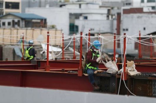 한 건설현장에서 건설 노동자가 작업을 하고 있다. 아시아경제DB