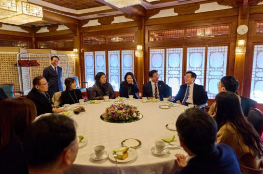 이재명 대통령이 30일 총리 공관 내 삼청당에서 출입기자단과 차담회를 하고 있다. 연합뉴스