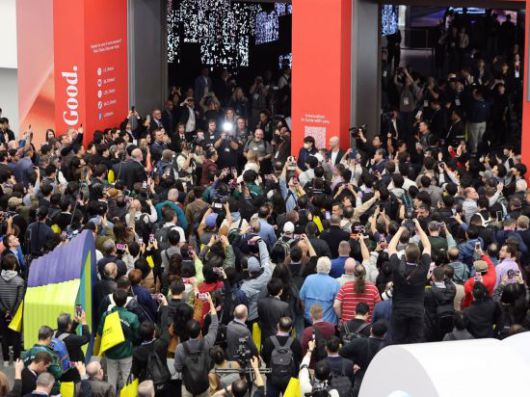 CES 2026 개막    (라스베이거스=연합뉴스) 김성민 기자 = 세계 최대 IT·가전 전시회 'CES 2026' 개막일인 6일(현지시간) 미국 네바다주 라스베이거스 컨벤션센터(LVCC)가 인파로 북적이고 있다. 2026.1.7 [공동취재]