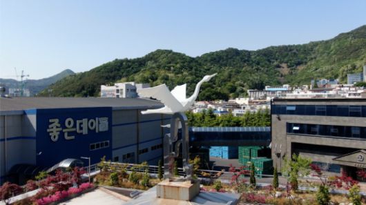 무학의 경남 창원1공장 외관.