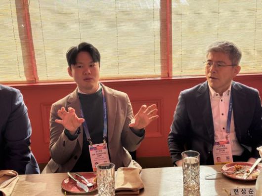 신동주 모빌린트 대표(왼쪽)가 CES 2026 현장에서 열린 과기정통부와 혁신 기업과의 간담회에서 발언하고 있다. 사진=백종민 테크스페셜리스트