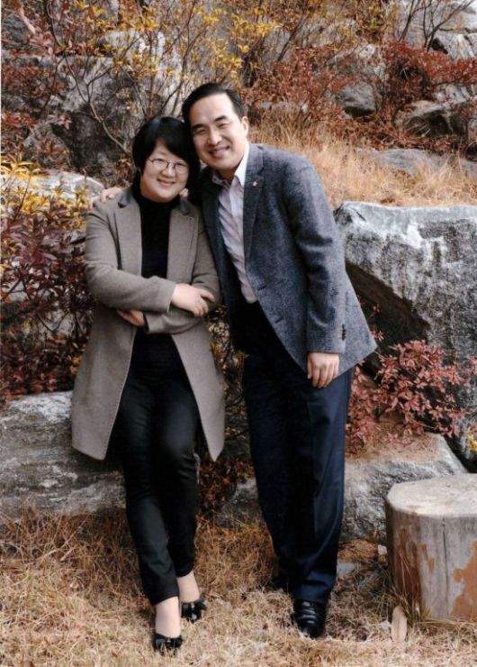 박홍근 의원은 아내 장미경씨를 "원더우먼 같다"고 말한다. 박홍근 의원 제공