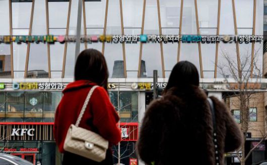 강남구 한 건물 전체에 성형외과가 들어서 있다. 사진은 기사의 특정 표현과 상관 없음.