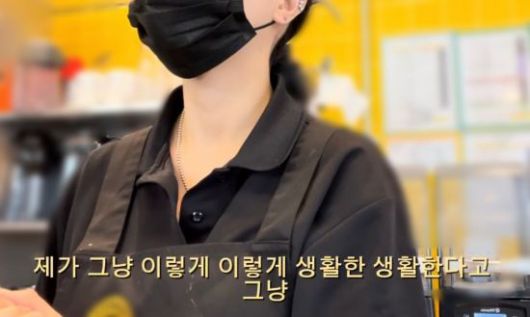 촬영 이유를 묻는 질문에 손님은 "친구에게 보내는 것"이라고 답했다. A씨 인스타그램