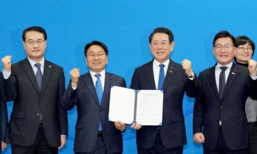 광주·전남 행정통합이 속도를 내면서 이젠 전남 소지역통합이 시험대에 올랐다는 여론이 높다. 사진은 광주·전남 행정통합 시도민 보고회 모습. 전남도 제공