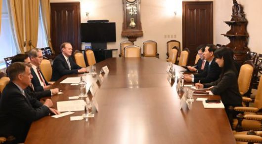 12일(현지시간) 회담하는 구윤철 경제부총리 겸 재정경제부 장관과 스콧 베선트 미국 재무부 장관.(출처:재정경제부)