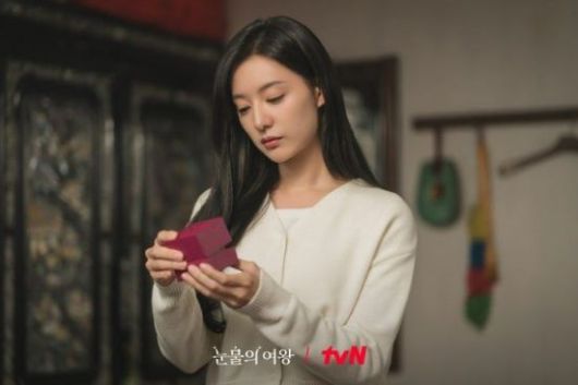 스튜디오드래곤이 보유한 지식재산권(IP) 역대 톱 10에 꼽히는 드라마 '눈물의 여왕' 스틸. tvN 제공