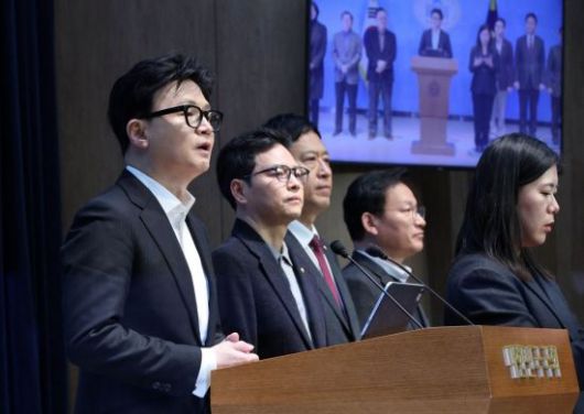 한동훈 전 국민의힘 대표가 14일 국회 소통관에서 당 윤리위원회가 본인을 제명 결정한 것과 관련해 입장을 밝히고 있다. 2026.1.14 김현민 기자
