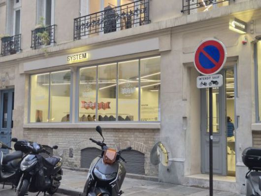 시스템 매장 외관 모습.
