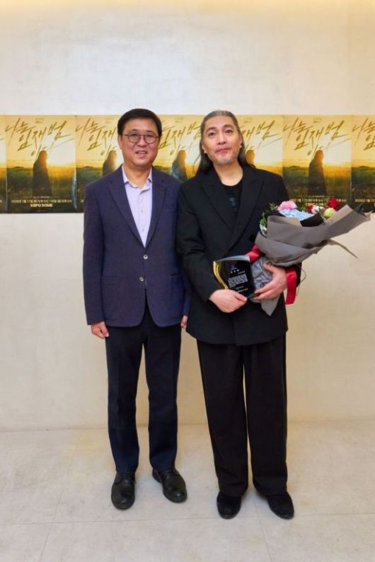 최휘영 문화체육관광부 장관(왼쪽)과 가수 임재범. 문체부 제공
