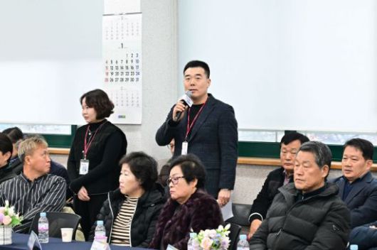 포천시가  지난 8일부터 14개 읍면동을 순회하며 운영한 공감·소통 간담회에서 한 시민이 건의사항을 밝히고 있다. 포천시 제공