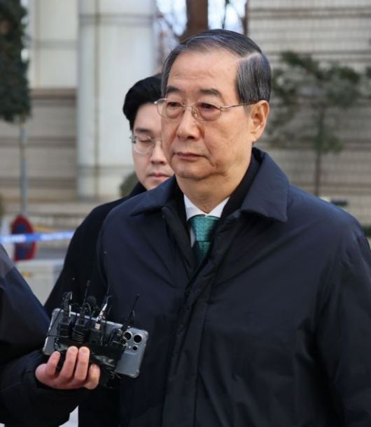 내란 우두머리 방조 혐의를 받는 한덕수 전 국무총리가 21일 서울중앙지법에서 열린 1심 선고 공판에 출석하고 있다. 2026.01.21 윤동주 기자