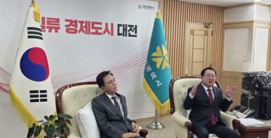 왼쪽부터 김태흠 충남도지사, 이장우 대전시장(사진=모석봉 기자)