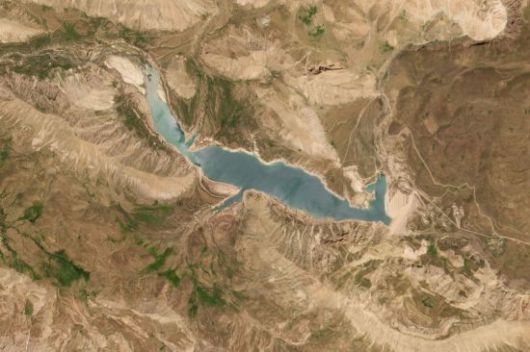 지난해 5월 최악의 가뭄을 겪은 이란 테헤란 외곽의 라르 댐 모습. AP연합뉴스