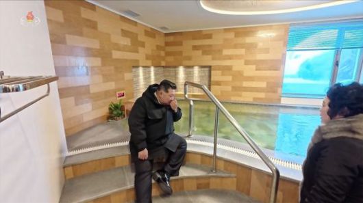 김 위원장은 시설을 둘러본 뒤 2월 중에 휴양소를 개업하라고 지시했다. 조선중앙통신연합뉴스