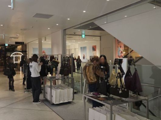 일본 도쿄 시부야 파르코백화점 4층 '히에타(hieta)' 매장 모습. 평일 오전 시간에도 1020 여성들의 발걸음이 이어졌다. 박재현 기자