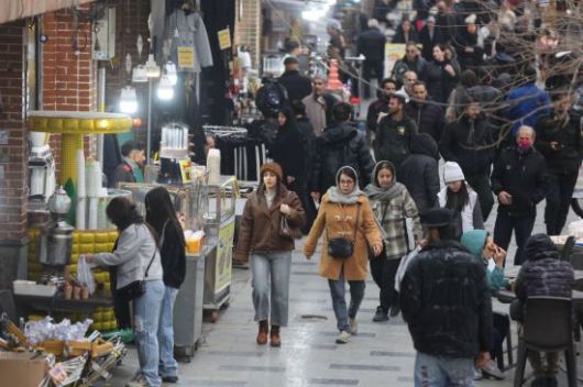 이번 시위의 직접적 원인은 급격한 경제 악화다. 이란 화폐 리알화 가치가 폭락하면서 물가가 치솟았다. 로이터연합뉴스