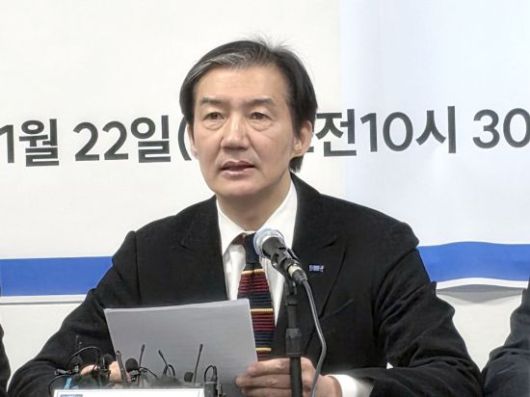 조국 조국혁신당 대표가 22일 전북 전주시 전북도당 당사에서 현장 최고위원회의를 주재하고 있다. 연합뉴스