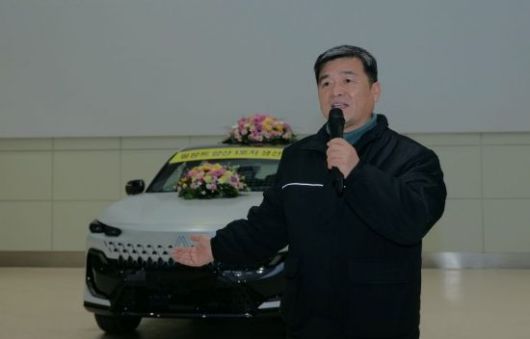 21일 르노코리아 부산공장에서 개최한 르노 필랑트 1호차 생산 기념 행사에서 김기석 제조본부장이 기념사를 하고 있다. 르노코리아