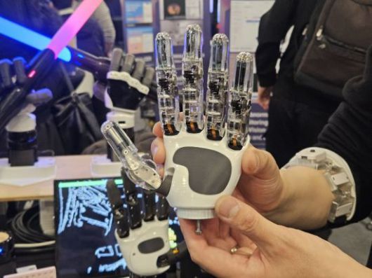 의수 제작 기업 만드로의 로봇 핸드 제품 '마크 7X'. 박준이 기자.