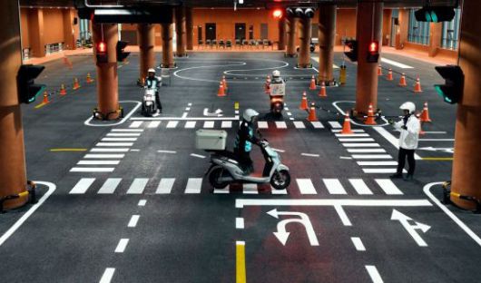 하남 배민라이더스쿨에서 라이더들이 교육을 받고 있다. 우아한청년들