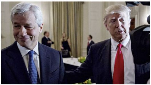도널드 트럼프 미국 대통령(오른쪽)과 제이미 다이먼 JP모건 회장 겸 최고경영자(CEO). 블룸버그
