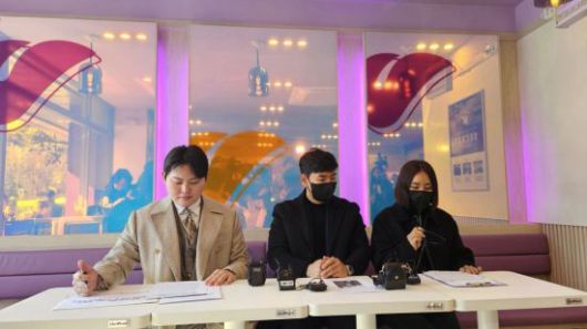 창원 모텔 흉기 살해 사건 유족이 사건 관련 입장을 발표하고 있다. 이세령 기자