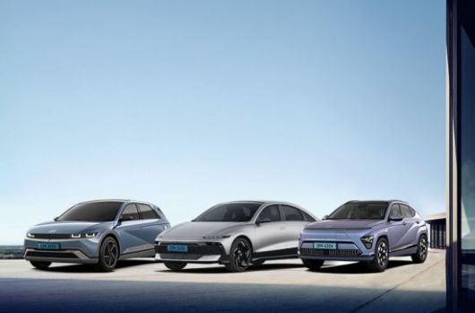 현대자동차가 전기차(EV) 보조금 공모에 따라 할부 상품 금리를 대폭 인하한다고 23일 밝혔다. 대상 차종인 아이오닉 5(왼쪽부터), 아이오닉 6, 코나 일렉트릭. 현대차