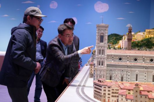 기차마을 이탈리아관 조성현장을 점검하고 있는 오승록 노원구청장. 노원구 제공.