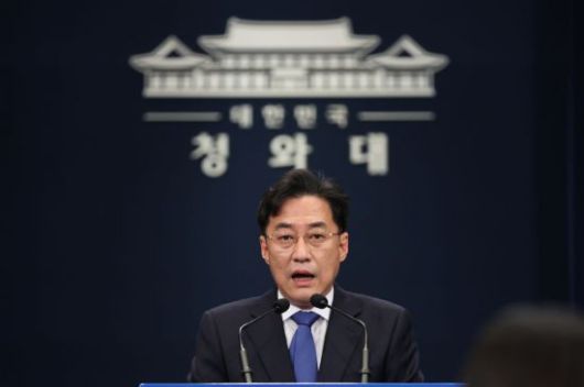 강민석 청와대 대변인이 지난달 10일 청와대 춘추관에서 12일부터 화상으로 개최되는 아세안 관련 정상회의 일정에 대해 브리핑하고 있다. 사진=연합뉴스