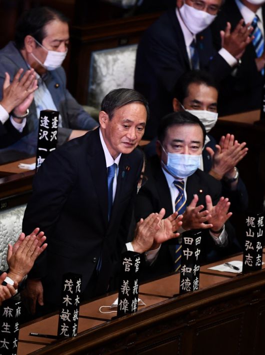 일본 제99대 총리에 당선된 스가 요시히데 (사진=AFP)