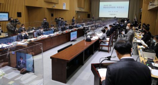 15일 서울 중구 서울시청에서 국회 행정안전위원회의 서울시청에 대한 국정감사가 진행되고 있다. (사진=뉴스1)