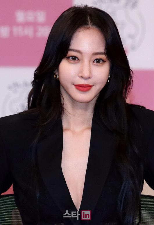 한예슬 "남친 류성재, 과거 가라오케 근무…버닝썬 여배우 NO ...