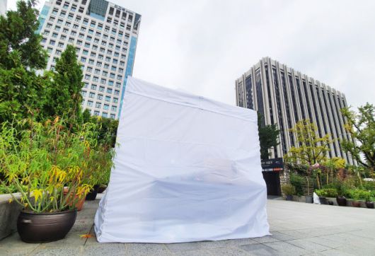 정부서울청사 인근 세종로공원에 전국자영업자비상대책위원회(자대위)의 천막이 설치돼 있다.(사진=연합뉴스)
