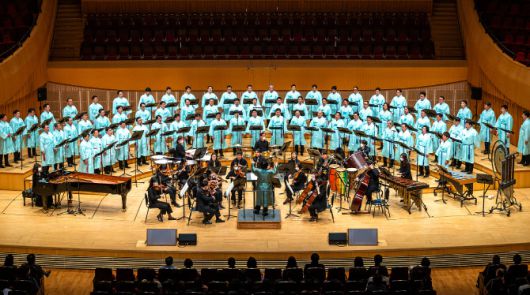 한화시스템은 지난 10일 개최된 ‘코로나19 극복 희망나눔 콘서트’ 에 천안함 유가족 및 국가유공자를 초청해 위로와 감사의 마음을 전했다. (사진=한화시스템)