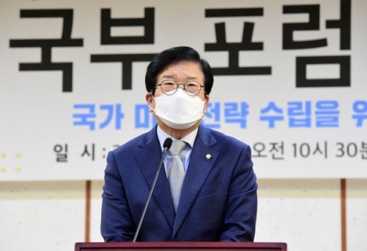 박병석 국회의장이 지난 16일 국회 의원회관에서 열린 지방자치단체장 출신 국회의원 연구모임 ‘국부포럼 창립총회’에서 축사를 하고 있다. (사진=국회사진기자단)