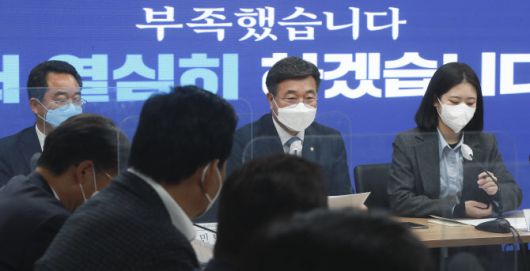 더불어민주당 윤호중 비상대책위원장(오른쪽 두번째)이 24일 오전 서울 여의도 중앙당사에서 열린 시·도당 위원장단 연석회의에서 발언하고 있다. (사진= 국회사진기자단)