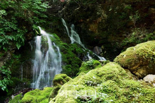 무건리 이끼폭포 하단폭포인 제1폭포 옆의 또다른 폭포