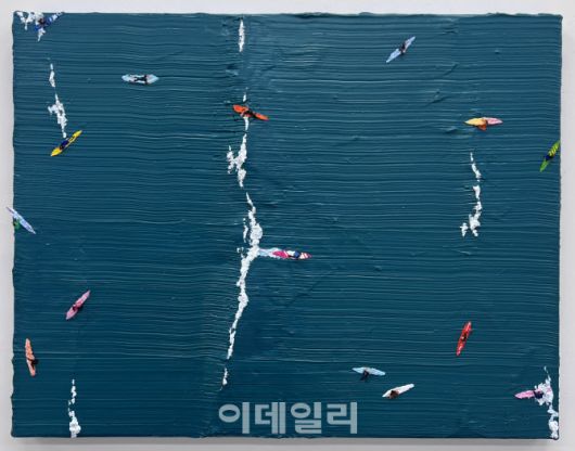 이상원 ‘파도타는 사람들’(Surfers·2022), 캔버스에 오일, 32×41㎝(사진=이음더플레이스)