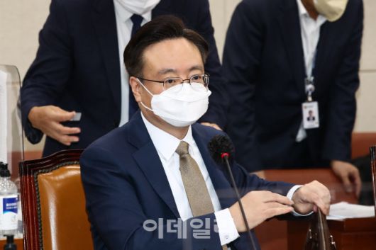 [이데일리 노진환 기자] 조규홍 보건복지부 장관 후보자가 27일 국회 보건복지위원회에서 열린 인사청문회에 출석하고 있다.