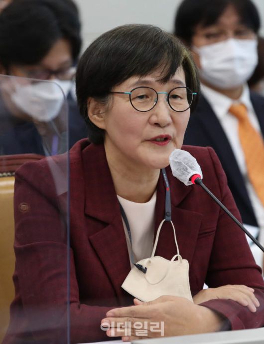 권태선 방송문화진흥회 이사장이 13일 서울 여의도 국회에서 열린 과학기술정보방송통신위원회의 방송문화진흥회·한국방송광고진흥공사 등에 대한 국정감사에서 의원들의 질의에 답변하고 있다. (사진=이데일리 노진환 기자)