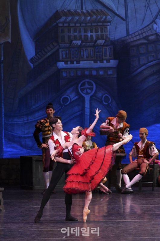 유니버설발레단 ‘돈키호테’의 한 장면. (사진=유니버설발레단)