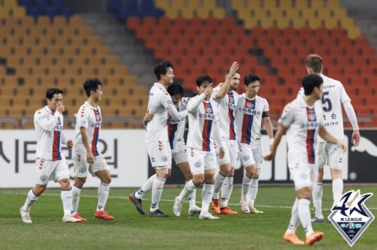 수원FC가 장재웅의 선제골로 앞서갔다. 사진=한국프로축구연맹
