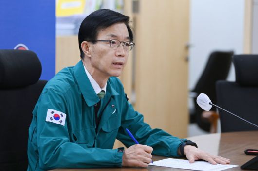 방문규 산업통상자원부 장관이 6일 오후 5시 정부 세종청사에서 열린 울산 정전 관련 비상 점검회의에서 이야기하고 있다. 방 장관은 한국전력공사를 비롯한 전력 유관기관 관계자에게 원인 규명과 재발 방지 대책 마련을 지시했다. (사진=산업부)