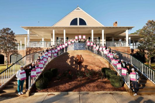 LPGA 투어 Q 시리즈 통과한 선수들의 단체 사진(사진=AFPBBNews)