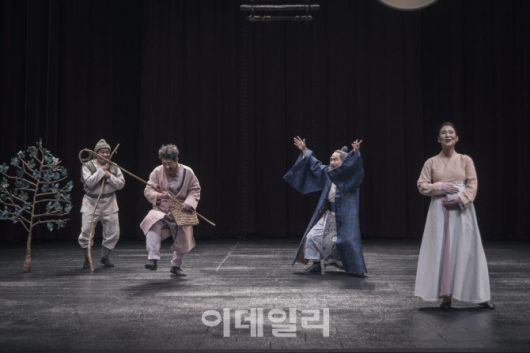 연극 ‘조씨고아, 복수의 씨앗’의 한 장면. (사진=국립극단)