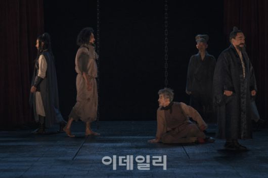 연극 ‘조씨고아, 복수의 씨앗’의 한 장면. (사진=국립극단)