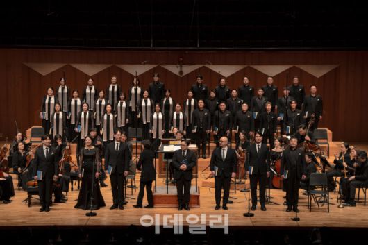 지난 3월 6일 서울 송파구 롯데콘서트홀에서 열린 콜레기움 보칼레 서울의 ‘바흐 요한 수난곡’의 한 장면. (사진=콜레기움 보칼레 서울)