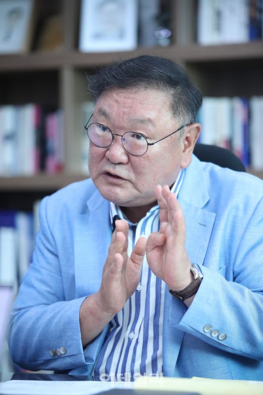 김태년 더불어민주당 의원이 24일 서울 여의도 국회 의원회관에서 이데일리와 인터뷰를 하고 있다. (사진=노진환기자)
